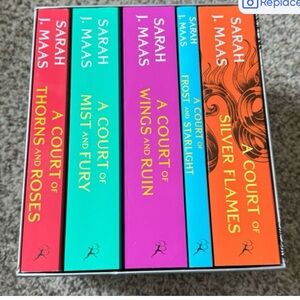 The whole set of Sarah j mass
A court of thorn and roses